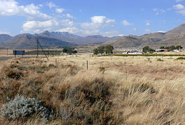 Lady Grey is geleë in 'n beskutte vallei in die Witteberg op 'n hoogte van 1 707 meter bo seespieël.