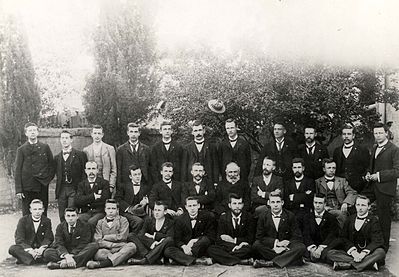 1897: Professore en studente van die Teologiese Skool op Burgersdorp. Ferdinand Postma, P. Coetzee, J. Venter, Wardaugh, P. Lion Cachet, Willem de Klerk, W. Henning, J.P. van der Walt, J. Pretorius. Middel: G.H.J. Kruger, J.D. du Toit, P.C. Snyman, J.A. du Plessis, prof. J. Lion Cachet, prof. S. Postma, J. Krüger, J.G.H. van der Walt. Agter: C. Pretorius, J. Maré, ene Faul, H. de Klerk, L.J. du Plessis (begin 1969, met die skool se eeufees, die oudste [89 jaar] nog lewende oudstudent van die Teologiese Skool en woonagtig te Reddersburg, seun van ds. L.J. du Plessis), J. du Plessis, F. Henning, J. du Plooy, C. van der Walt, N.H. van der Walt, D. Postma.