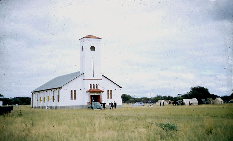 Lêer:Gereformeerde kerk Matlabas met Nagmaal in die vyftigerjare.jpg