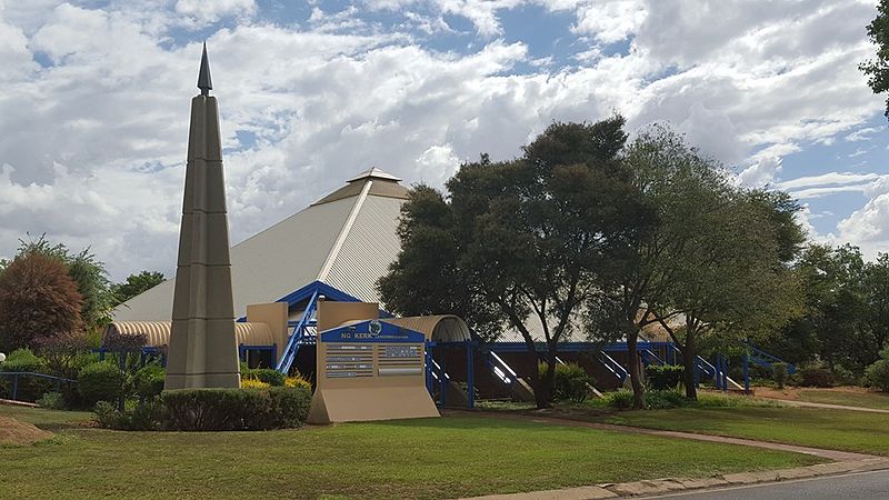 Lêer:NG kerk Langenhovenpark, Bloemfontein, George Pietersen.jpg