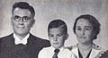 Dr. F.J. Minnaar, hier afgeneem saam met sy vrou, 'n nooi Triegaardt, en seuntjie, Philmar, was leraar van Salisbury van 1944 tot 1946.