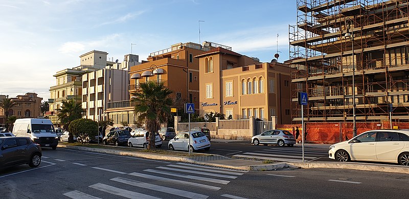 Lêer:Lungomare Paolo Toscanelli, Ostia, Rome.jpg