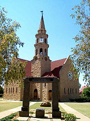 Die gebou van die NG gemeente Bloemhof, ingewy 10 April 1926.