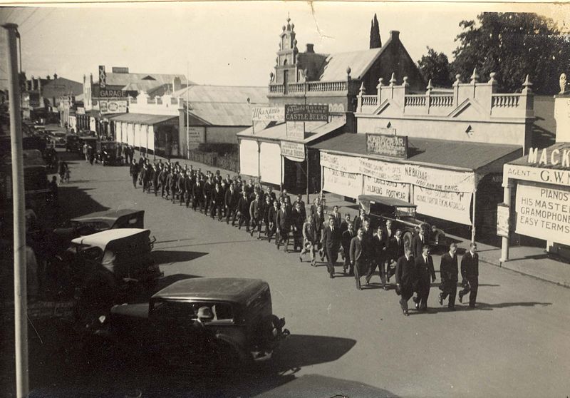 Lêer:1 Maart 1935, voorste deel van lykstoet van prof JA du Plessis (Oorlede 28 Febr 1935).jpg