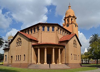 Ds. P.S. Grobler het die hoeksteen van die Hervormde kerk Krugersdorp op 2 Februarie 1935 gelê.
