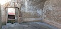 Woonvertrek in 'n Romeinse meerverdieping-woonstelgebou, Ostia.jpg