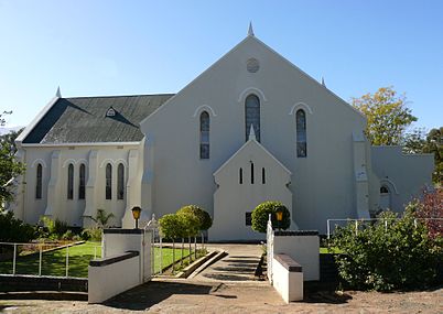 Die kerkgebou van die NG gemeente De Rust, gestig in 1899, se hoeksteen is op 28 November 1900 gelê.