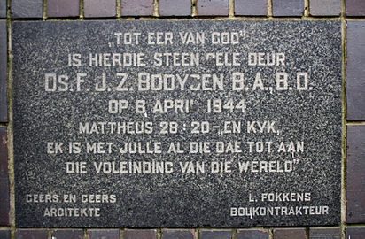 Ds. N.J.Z. Booysen het die hoeksteen van die kerkgebou van die Hervormde gemeente Witbank, gestig op 16 April 1927 en intussen ontbind, op 8 April 1944 gelê.