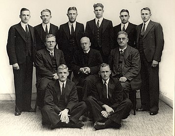 Professore en studente van die Teologiese Skool Potchefstroom, 1940. Eerste ry: J.J.S. Venter, J.F. Erasmus. Tweede ry: prof. S. du Toit, prof J.D. du Toit (Totius), prof. C.J.H. de Wet. Derde ry: P.J. Coetzee, P.J. Venter, D.C.S. van der Merwe, L.J. Botha, G.C.P. van der Vyver, S.C.W. Duvenage.