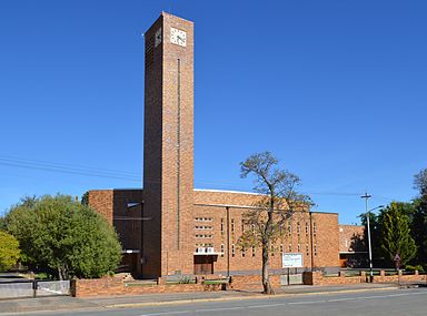 Ladismith se nuwe NG kerk is in Oktober 1942 ingewy. Dit is indertyd as "'n pragtige gebou" beskryf.