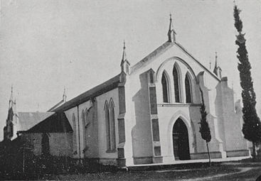Porterville se tweede kerkgebou is in 1894 opgerig, maar moes later plek maak vir die teenswoordige kerkgebou, ontwerp deur Wynand Louw.