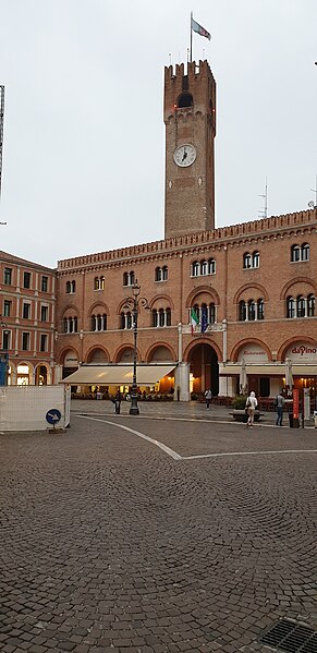 Lêer:Torre Civica, Treviso.jpg