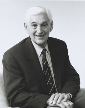 Portrait of Ted Mack taken at the Constitutional Convention, Canberra, 2-13 February 1998, by Loui Seselja.jpg