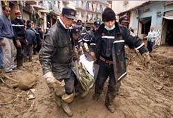 صورة تبين آثار الدمار الذي أحدثته السيول في منطقة باب الواد بالعاصمة الجزائر.jpg