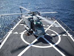 المروحية سى سبريت المضادة للغواصات أثناء الهبوط على متن الفرقاطة بيرى التابعة للبحرية المصرية