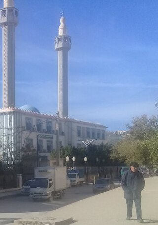 المسجد من جهة المدخل