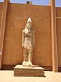 تمثال من الجرانيت الأبيض لملك كوشي مجهول