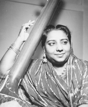 চিত্ৰ:Rosan ara begum singer.jpg