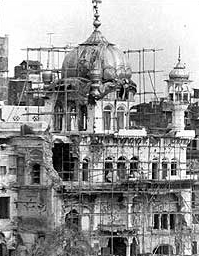 Fayl:Operation Bluestar Aftermath on Akal Takht.jpg