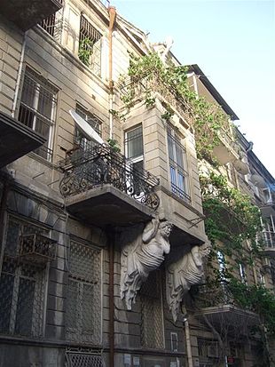 Atlantlı ev, Bakı, 2008.jpg