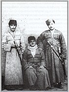 Əbdürrəhman ağa Dilbazov (ortada) Şəkil 1890-ci ildə Batumda çəkilmişdir.