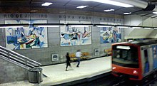 Nadir Afonzo əsərləri metro panelində.JPG
