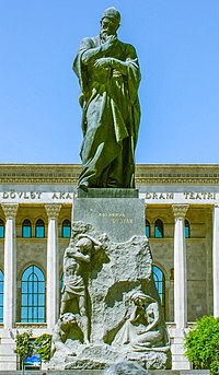 Памятник Физули в Баку.jpg