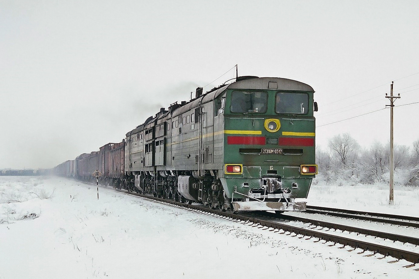 Файл:2ТЭ10М-0342, Russia, Saratov region, Lebedevo - Anisovka stretch  (Trainpix 186463).jpg — Википедия