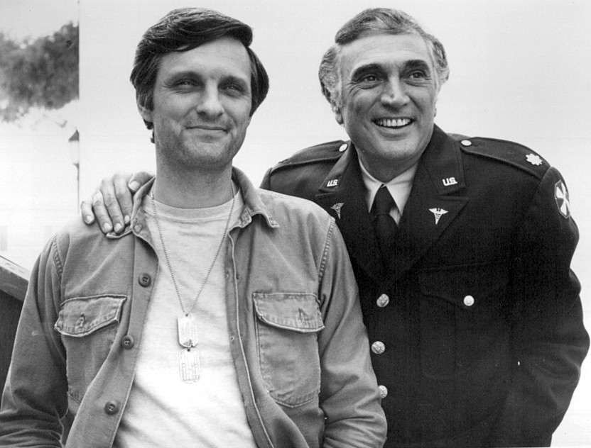 Alan Alda Receives Lifetime Achievement Award, Talks M*A*S*H Reunion