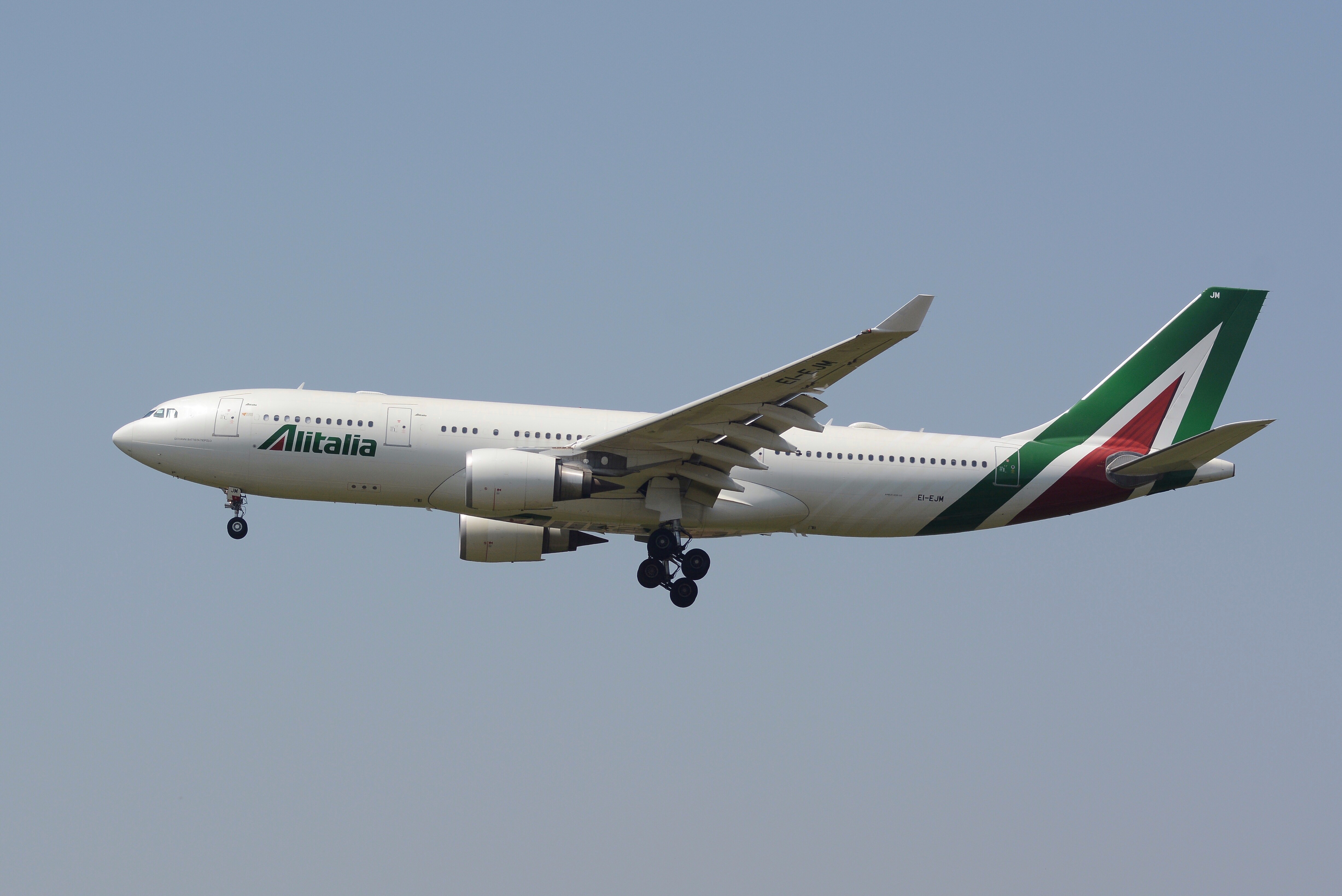 File:Alitalia, Airbus A330-200 EI-EJM NRT (34797106736 ...