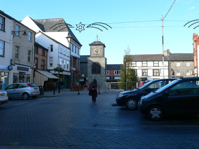 File:Ancaster Square, Llanrwst - geograph.org.uk - 614327.jpg