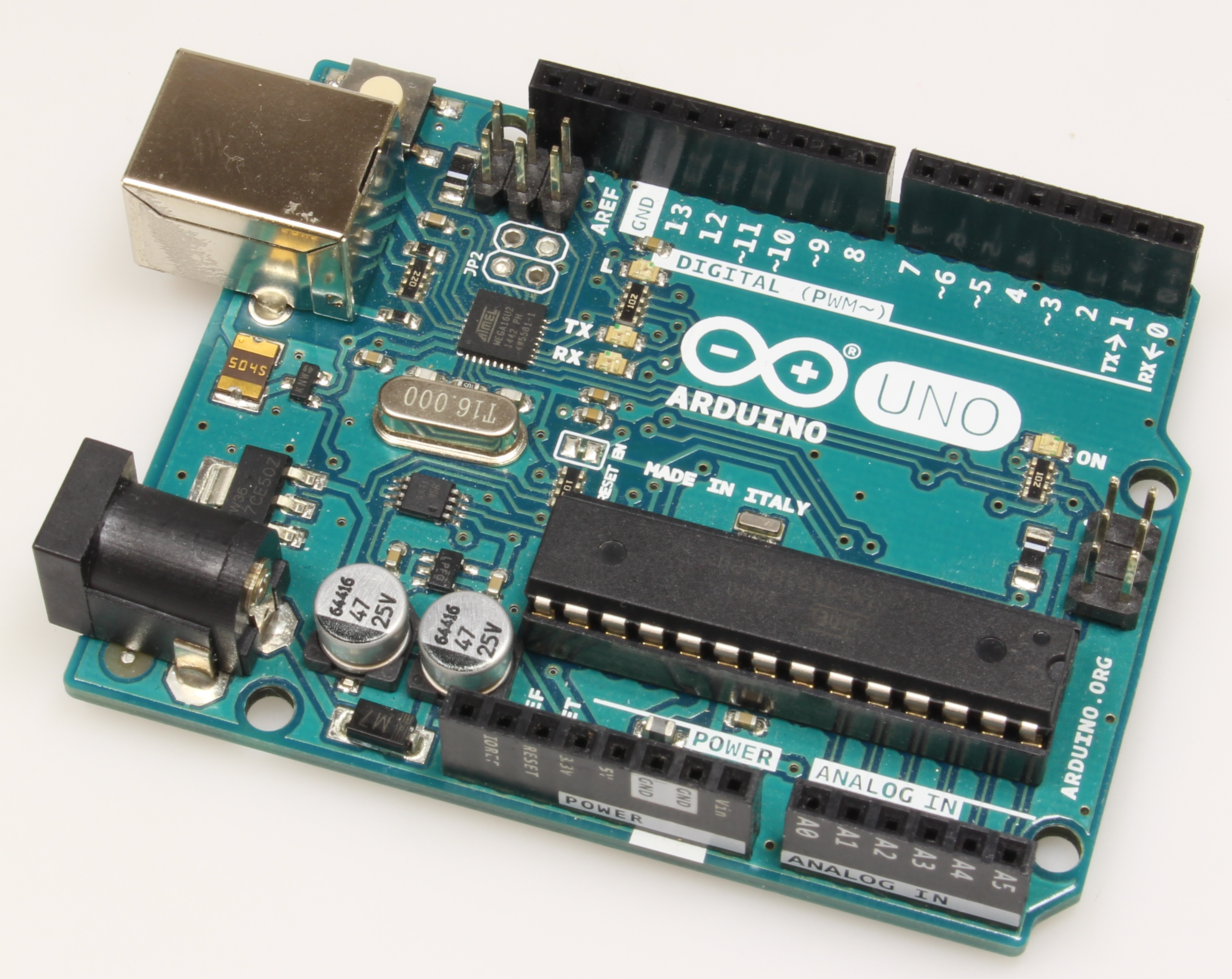 File:Arduino-uno-perspective-whitw.jpg - Wikimedia Commons