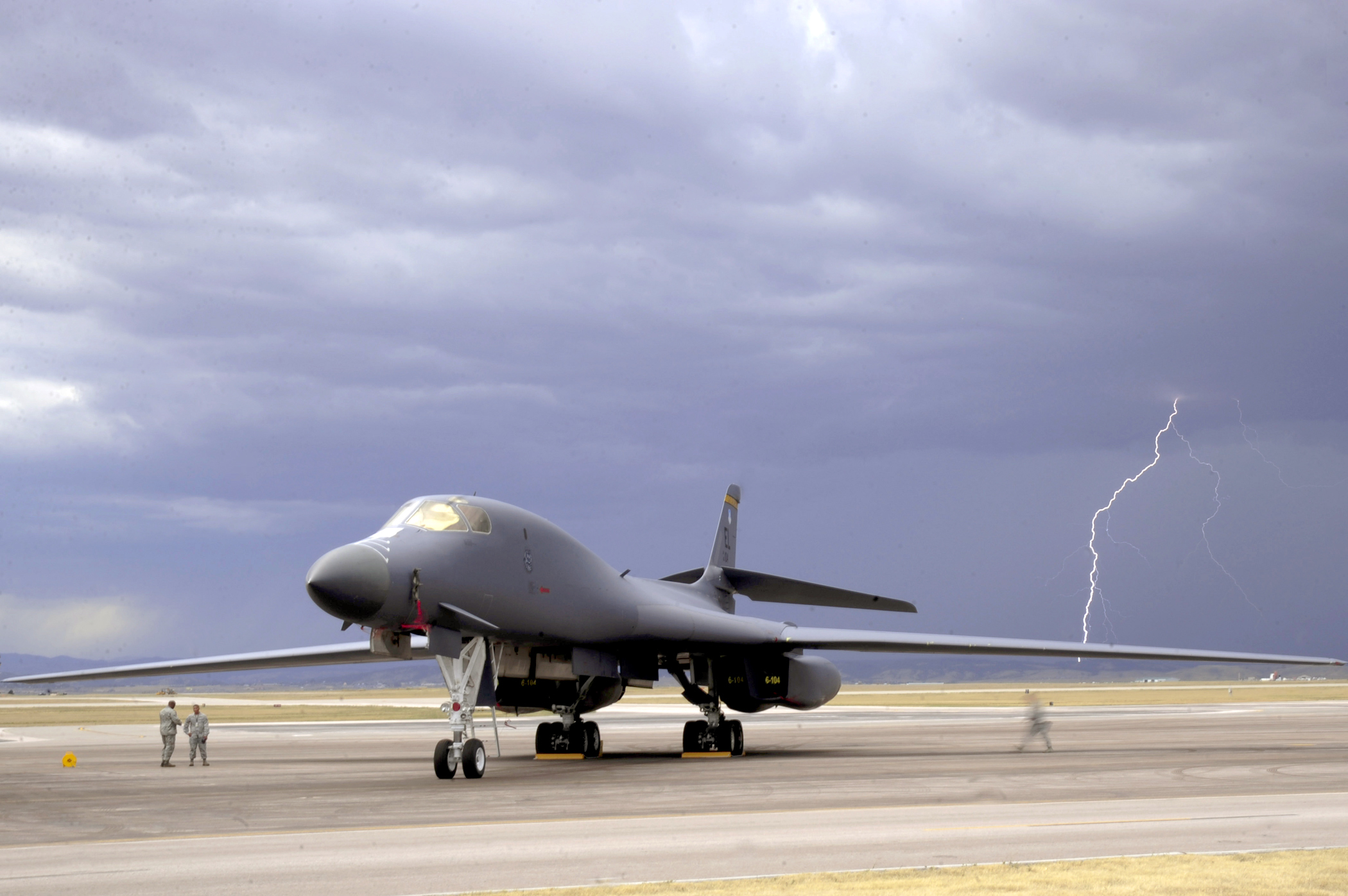 Бомбардировщик. B-1b Lancer. ВВС США B-1b Lancer. Rockwell b-1 Lancer ВВС США. Rockwell b-1b Lancer.