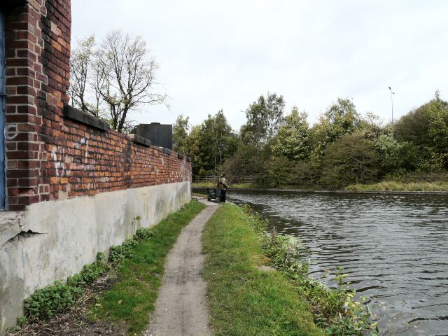 File:Canal Fishing - geograph.org.uk - 1013898.jpg