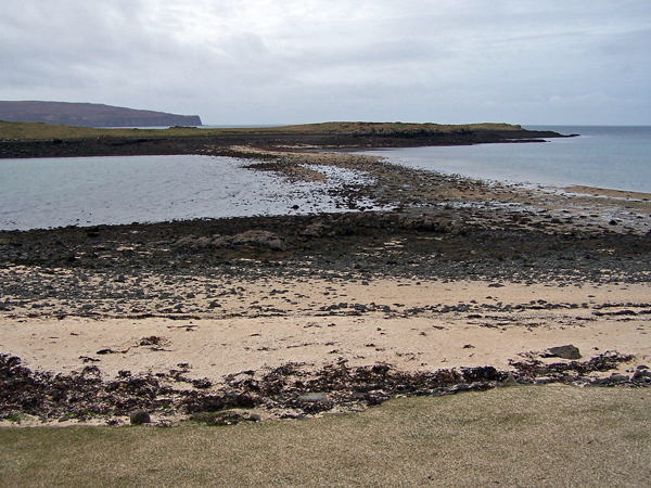 File:Causeway to Lampay - geograph.org.uk - 1228555.jpg