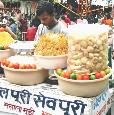 Chaat_stand_in_mussoorie.jpg