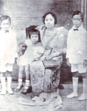Ferdinand Marcos (right) with his family in the 1920s