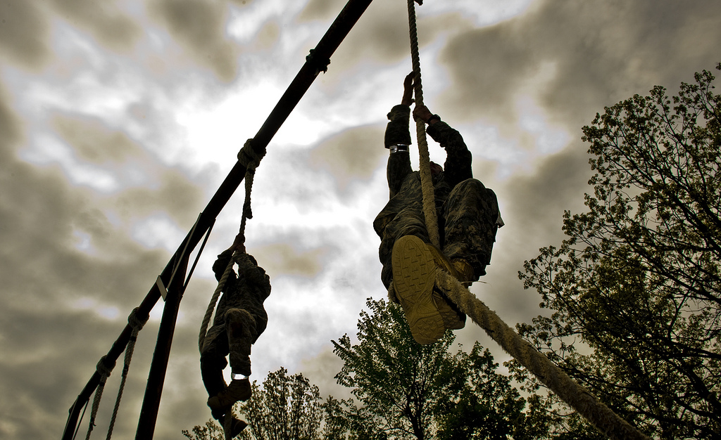 File:Flickr - The U.S. Army - Sapper competitors complete the rope climb.jpg  - Wikimedia Commons