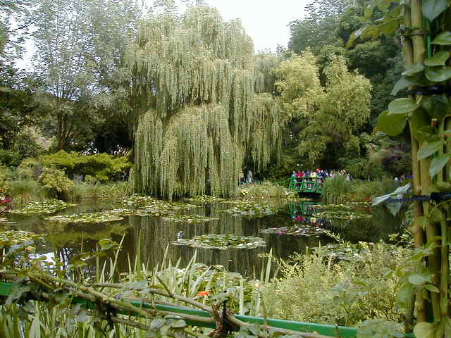 File:Giverny garden.jpg