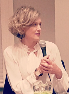 Heather O'Neill speaking at a book panel in 2016
