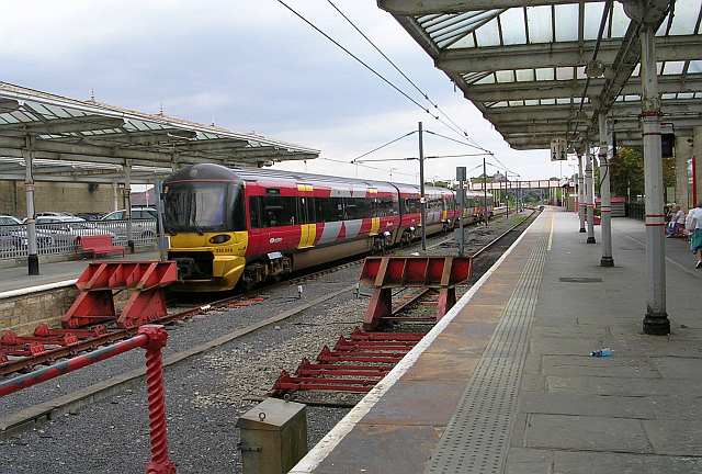 File:Ilkley Railway Station - geograph.org.uk - 514689.jpg