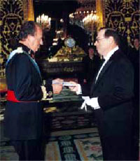 George Argyros (vpravo) a španělský král Juan Carlos I (2001)