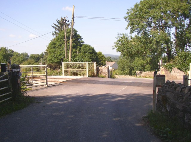 File:Level Crossing near Knocktopher, Co.Kilkenny - geograph.org.uk - 213449.jpg