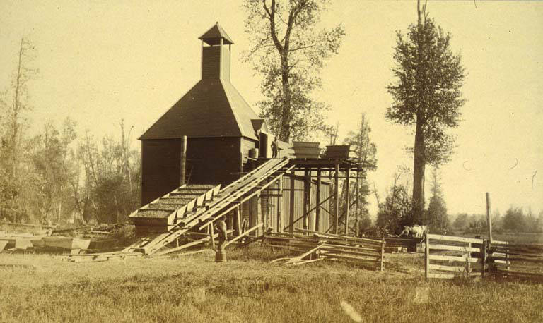 File:Loading hop bins into hop kiln, unidentified farm, Washington, ca 1889 (BOYD+BRAAS 49).jpg