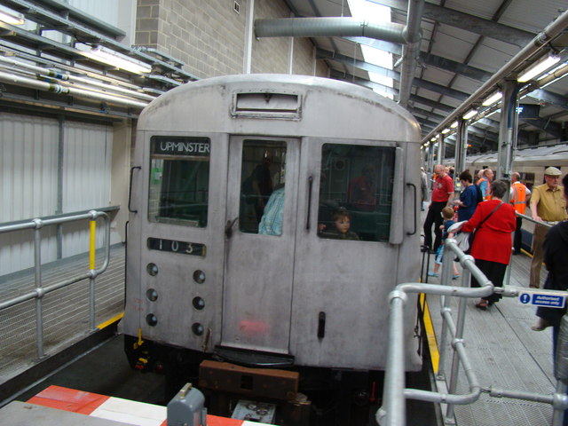 File:London Underground R Stock.jpg