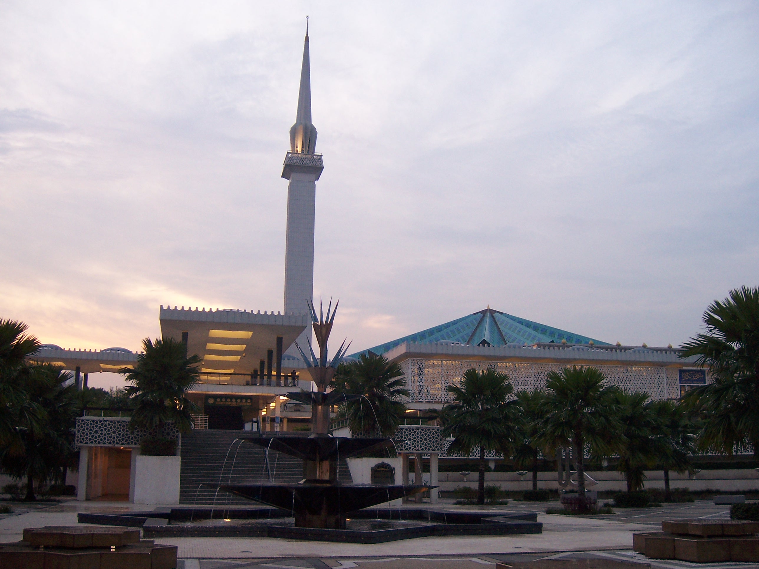 File:National mosque, Malaysia.JPG - Wikipedia