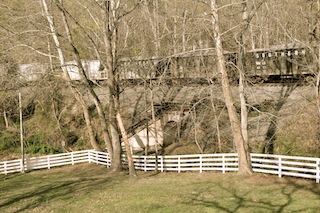 Norfolk_Southern_freight_train_at_Colche