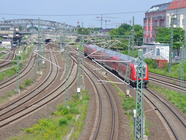 File:Regionalbahnzug bei Gesundbrunnen (Regional Train by Gesundbrunnen) - geo.hlipp.de - 37986.jpg