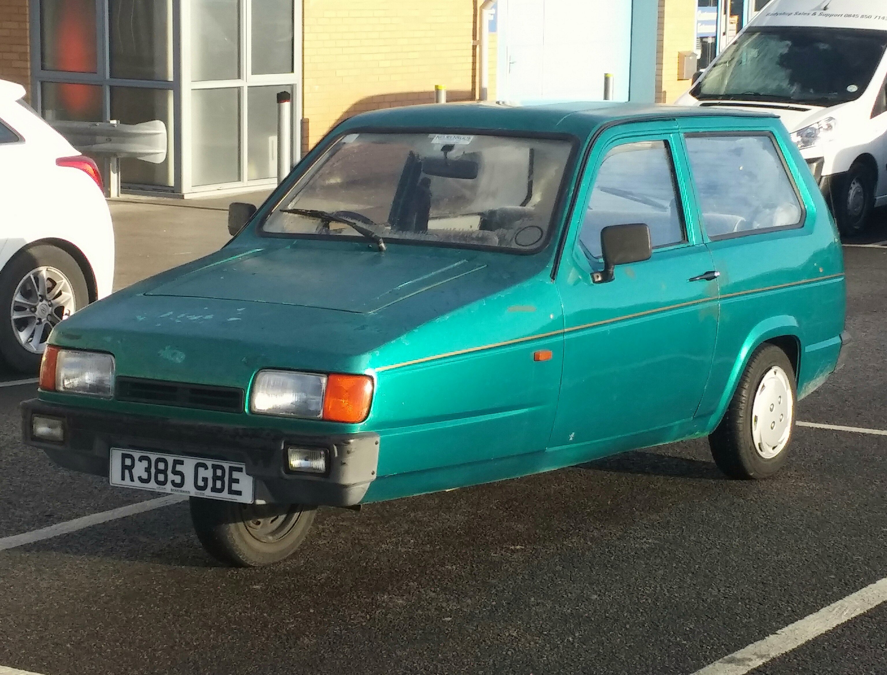 Reliant_Robin_%281998%29_%2831532542186%29.jpg