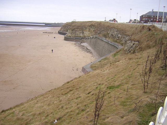 File:Roker Sea Defences - geograph.org.uk - 139167.jpg